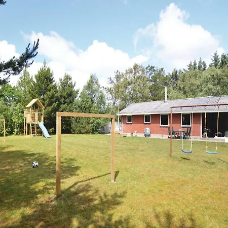Three-bedroom Holiday In Holiday home