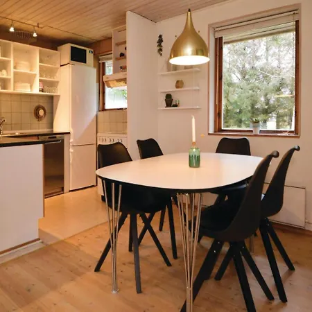 Three-bedroom Holiday In Holiday home *