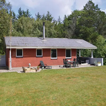 Holiday home Three-bedroom Holiday In