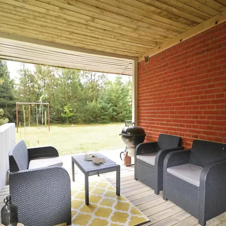 Three-bedroom Holiday In Blavand