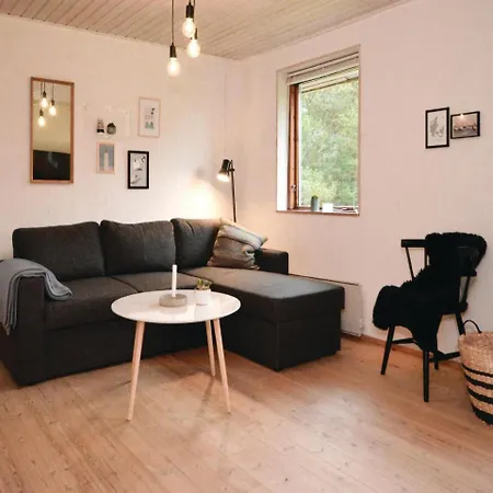 Three-bedroom Holiday In Blavand
