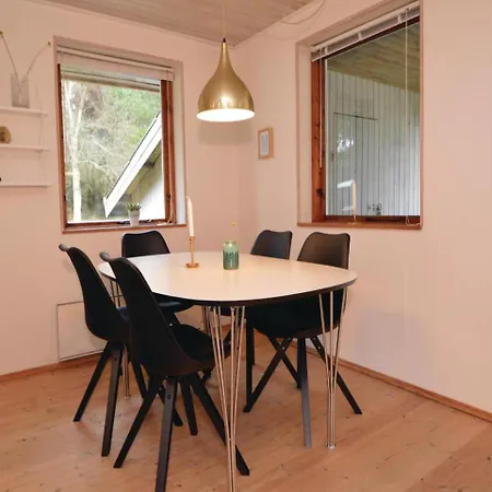 Three-bedroom Holiday In Holiday home *